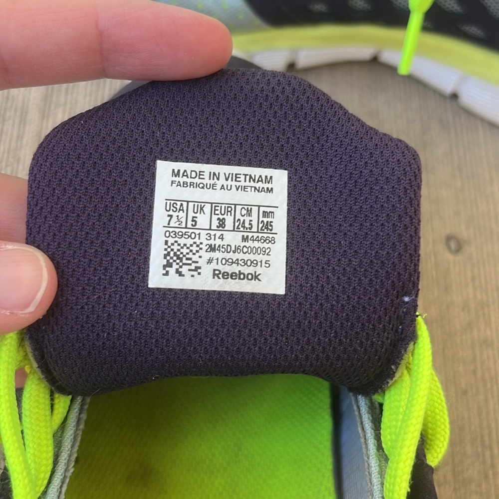 Women’s Reebok 7.5 - Picture 5 of 5